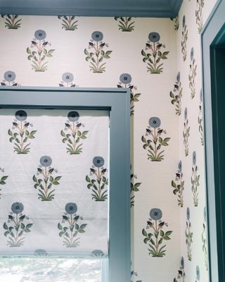 Shades up 
•
•
•
#wallpaper #grasscloth #romanshade #bathroom #lakehouse #design #interiordesign #floral #tylertexasphotographer