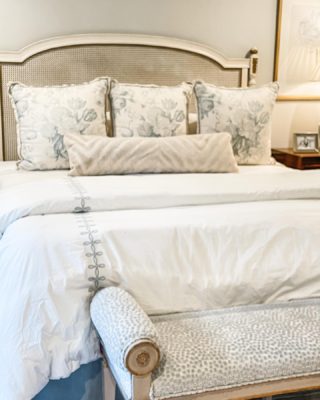 Cloud nine 
•
•
•
#bedroom #bedding #blueandwhite #matouk #linens #design #interiors
