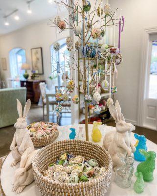 Hop on by for your Easter decor 🥚 
•
•
•
#theperfectpeony #aninspiredhome #easter #decor #eggs #bunnies #shopsmall #tylertexas