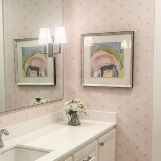 Think pink 💓
•
•
•
#pink #wallpaper #girlsbath #dallastexas #design #interiordesign #wallpaperwednesday