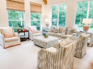 Happy Hump Day ❣️
•
•
•
#livingroom #design #customfurniture #tylertexas #interiors #tylertexas #blues #coral #grasscloth